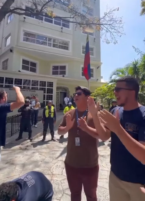 estudiantes exigen renuncia de tarek willian saab darwyn rosales