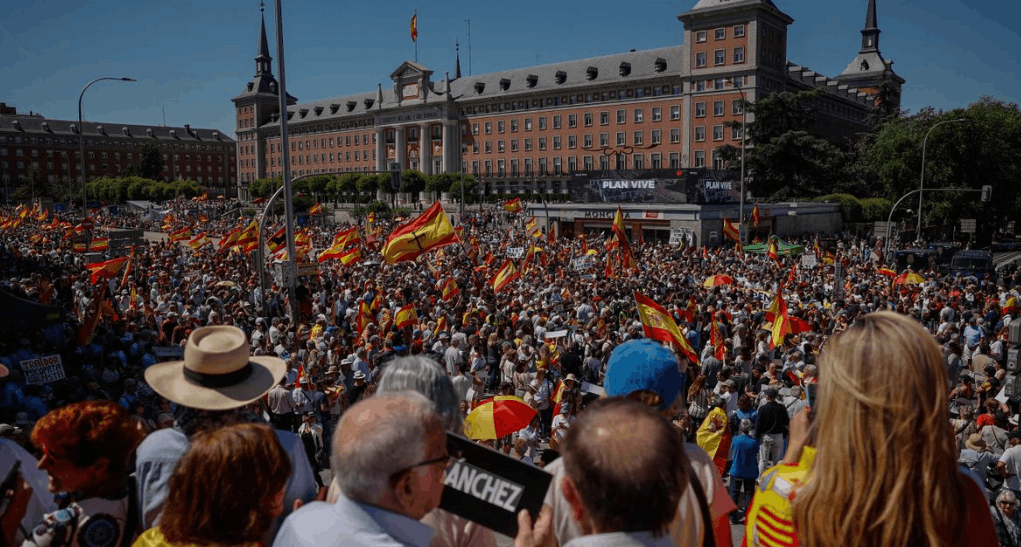 marcha en madrid contra pedro sanchez darwyn rosales