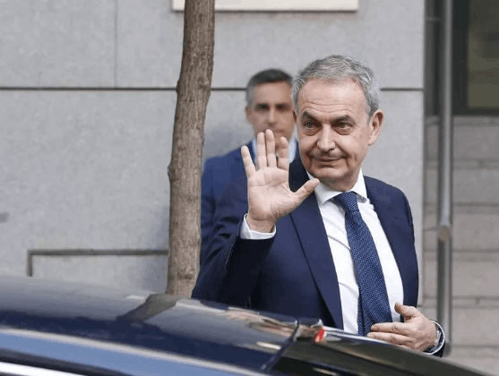 zapatero se queda con el pasaporte darwyn rosales