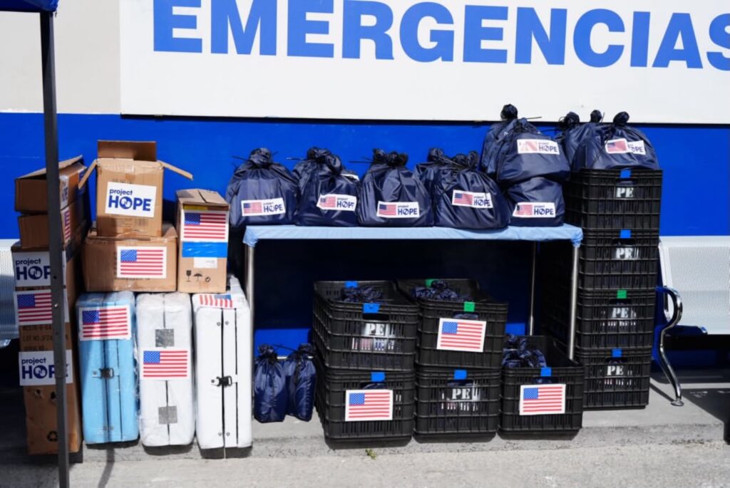 eeuu entrega insumos medicos a salud chacao darwyn rosales